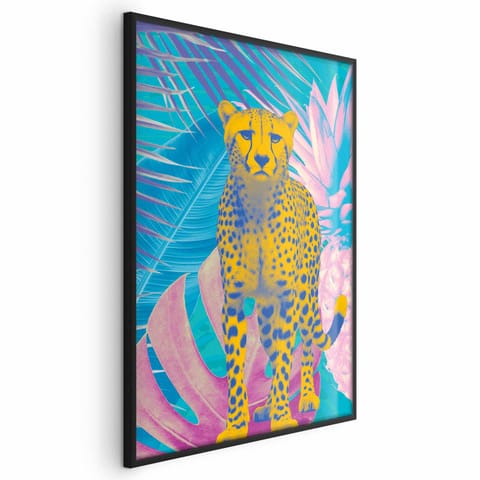 ⁨Plakat - Egzotyczny Lampart - Kolorowy Portret Geparda na Tle Tropikalnych Liści (rozmiar 60x90, wykończenie Rama czarna)⁩ w sklepie Wasserman.eu