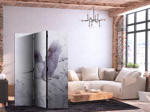 ⁨Parawan - Majestatyczny lot - żuraw w locie w monochromatycznej, chłodnej kolorystyce (rozmiar 135x172, wykończenie Jednostronny)⁩ w sklepie Wasserman.eu