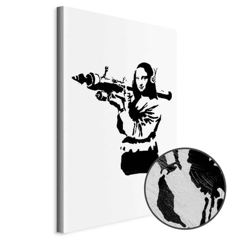 ⁨Obraz - Banksy Mona Lisa with Rocket Launcher (1-częściowy) pionowy (rozmiar 40x60, wykończenie Premium Print)⁩ w sklepie Wasserman.eu