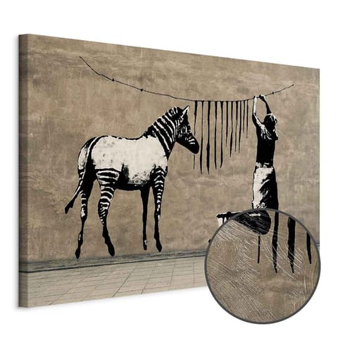 ⁨Obraz - Banksy: Pranie zebry na betonie (1-częściowy) szeroki (rozmiar 90x60, wykończenie Premium Print)⁩ w sklepie Wasserman.eu