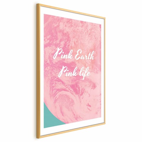 ⁨Plakat - Pink Earth, Pink Life (rozmiar 21x30, wykończenie Rama złota z marginesem)⁩ w sklepie Wasserman.eu