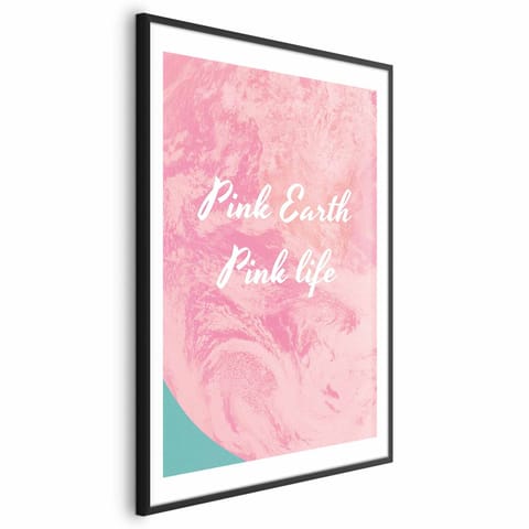 ⁨Plakat - Pink Earth, Pink Life (rozmiar 21x30, wykończenie Rama czarna z marginesem)⁩ w sklepie Wasserman.eu