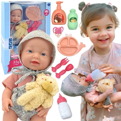 ⁨WOOPIE ROYAL Lalka Bobas 36 cm w Ubranku z Misiem Akcesoria do Karmienia⁩ w sklepie Wasserman.eu