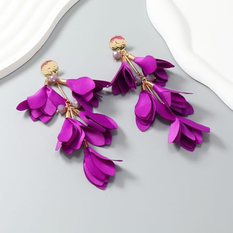 ⁨Kolczyki wiszące, efektowne tiulowe kwiat, fioletowe K1705⁩ w sklepie Wasserman.eu