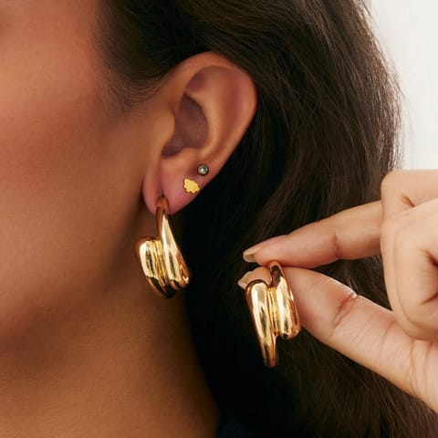 ⁨Kolczyki wiszące, efektowne metalowe krople złote K1720⁩ w sklepie Wasserman.eu