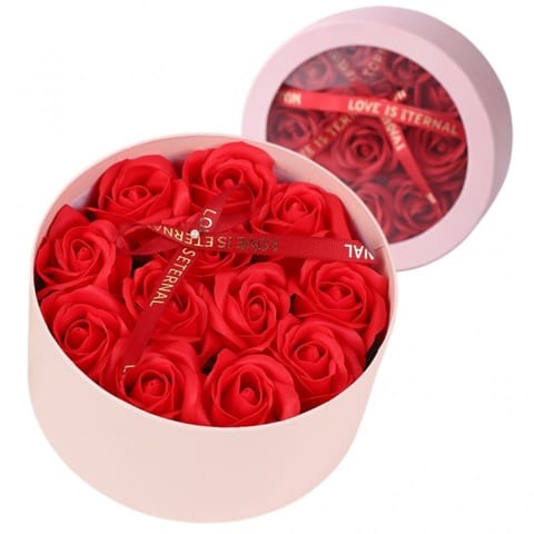 ⁨Bukiet zapachowych kwiatów mydlanych w ozdobnym pudełku, czerwone róże BUK26CZE⁩ w sklepie Wasserman.eu