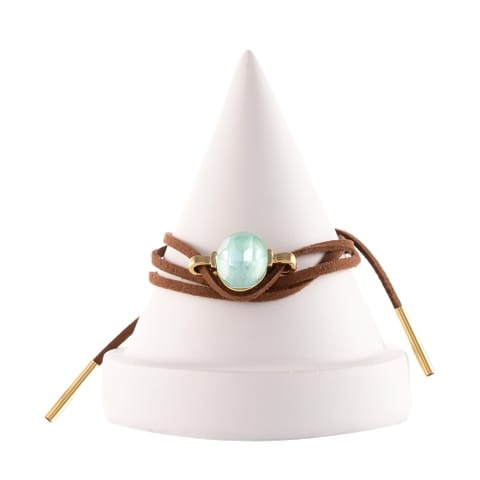 ⁨Bransoletka zamszowy rzemyk ze średnim, owalnym kryształem Primero (B24/LAT/80/1AU)⁩ w sklepie Wasserman.eu