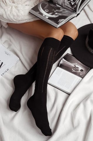 ⁨Podkolanówki Ażur 330 002 Czarne (Rozmiar 37/41)⁩ w sklepie Wasserman.eu