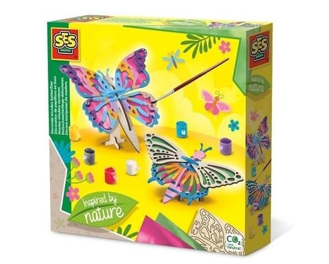 ⁨Zdobienie drewnianych motyli⁩ w sklepie Wasserman.eu