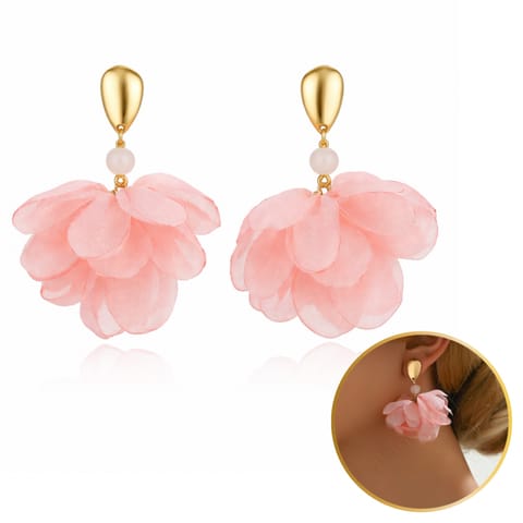 ⁨Kolczyki wiszące, efektowne tiulowe z kryształkami, róż złote sztyft K1723R⁩ w sklepie Wasserman.eu