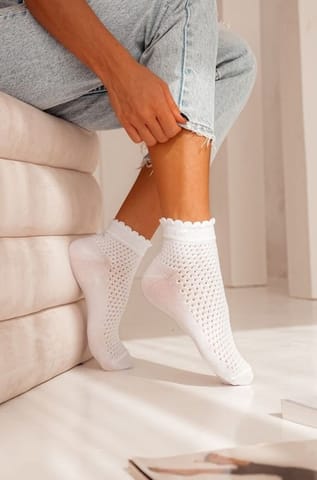 ⁨Skarpety 1115 Ażur Białe (Rozmiar 37/41)⁩ w sklepie Wasserman.eu