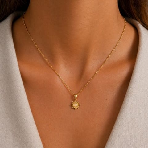 ⁨Naszyjnik stal szlachetna pozłacana 14k złotem, słońce NST2278⁩ w sklepie Wasserman.eu