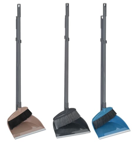⁨Sweeper with sweeping sweeper on a stick⁩ at Wasserman.eu