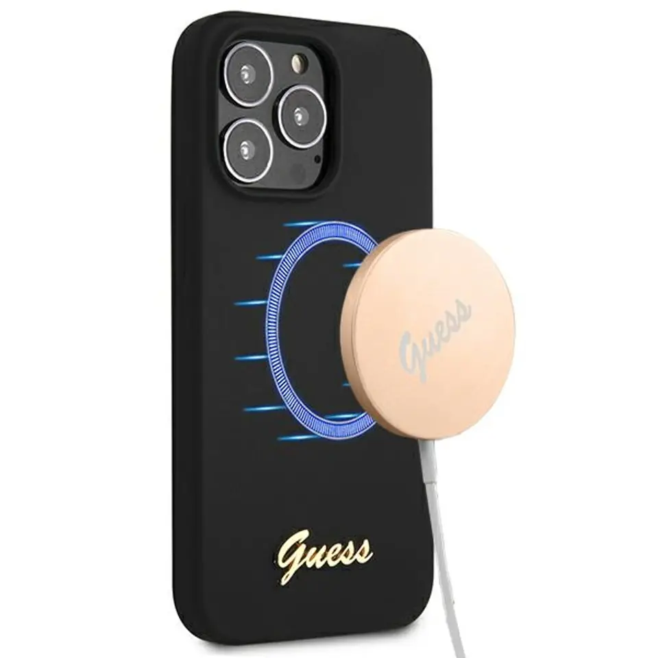 ⁨Guess GUHMP13LLSLMGBK iPhone 13 Pro / 13 6.1" black/black hardcase Silicone Script Gold Logo⁩ at Wasserman.eu