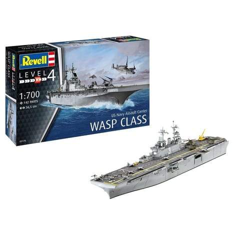 ⁨Plastic model US Navy Assault Carrier 1/700⁩ at Wasserman.eu