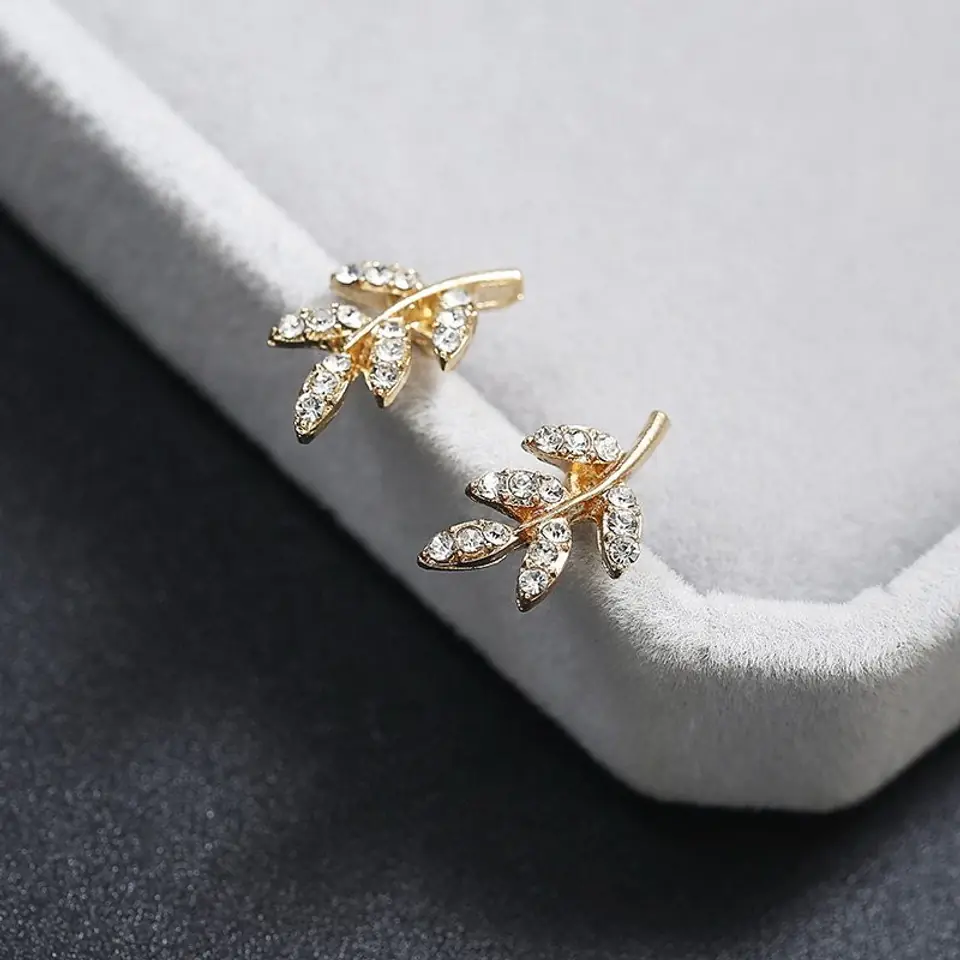 ⁨EARRINGS delicate crystal leaves K1591⁩ at Wasserman.eu