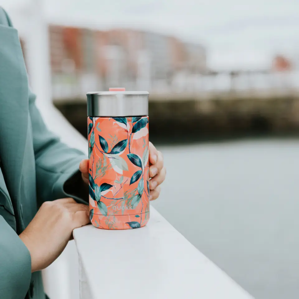 ⁨Quokka Boost Coffee Tumbler - Kubek termiczny ze stali nierdzewnej z zaparzaczem 400 ml (Exotic Pink)⁩ w sklepie Wasserman.eu