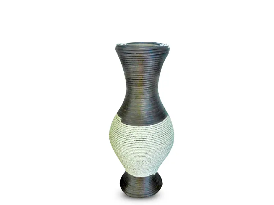 ⁨Dry vase (technorattan)⁩ at Wasserman.eu