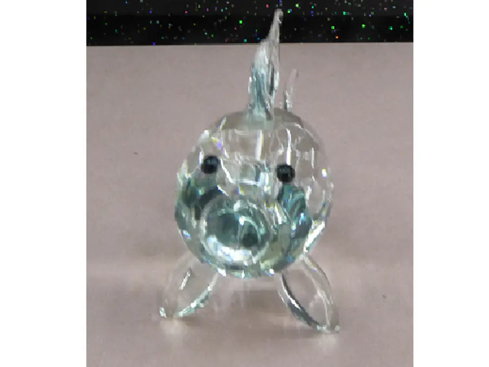 ⁨Figurine glass fish⁩ at Wasserman.eu