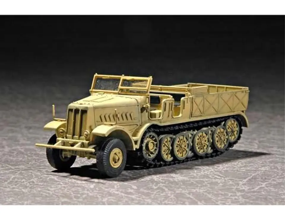 ⁨Plastic model German Sd.Kfz.9 Schwere Zugkraftwagen 18t Type F3⁩ at Wasserman.eu