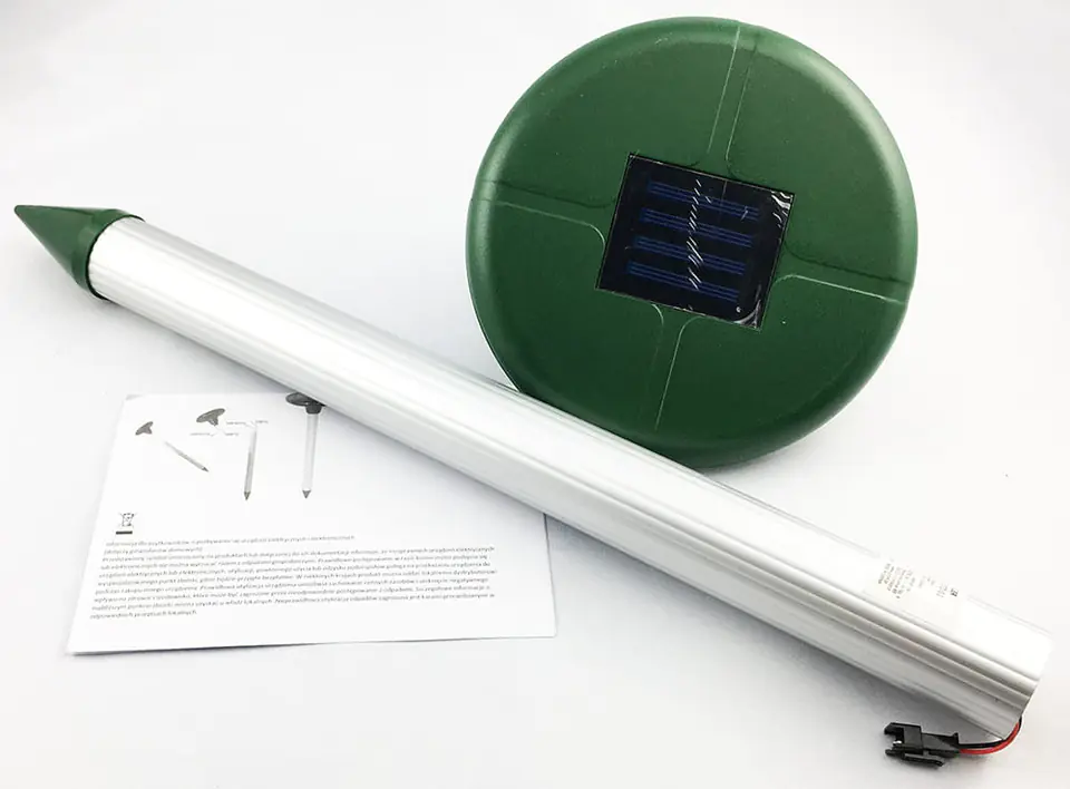Ultradźwiękowy, solarny odstraszacz na krety, zdjęcie real