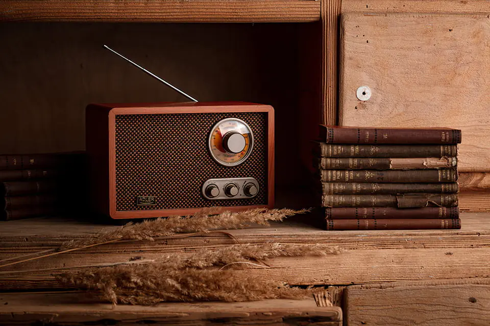 Radio z Bluetooth w stylu retro