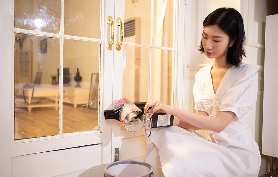Cordless vertical vacuum cleaner Redroad V17