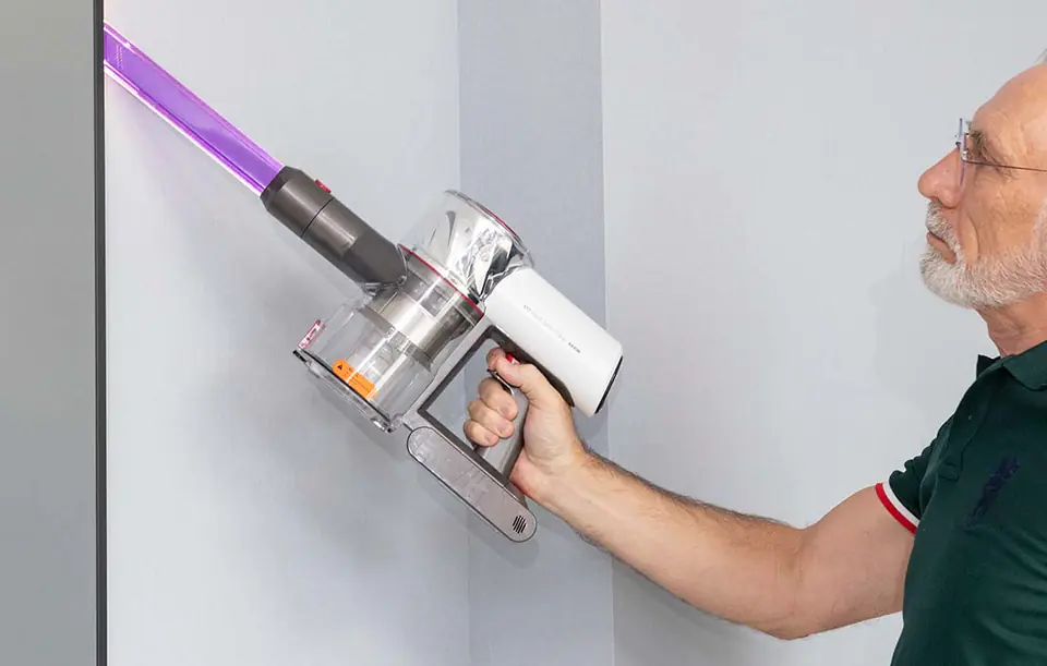 Cordless vertical vacuum cleaner Redroad V17
