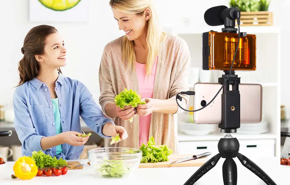 Puluz Live Recording Kit Tripod + LED Light + Microphone + Phone Buckle PKT3132B