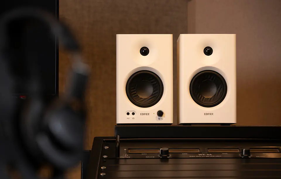 2.0 Edifier MR4 speakers (white)