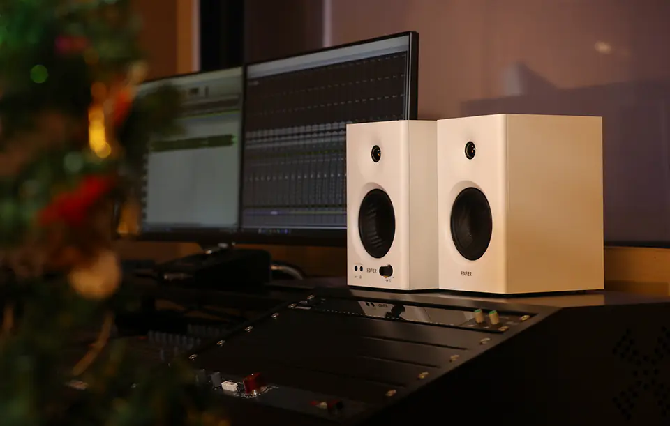 2.0 Edifier MR4 speakers (white)
