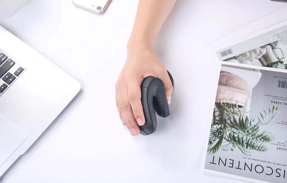 Bezprzewodowa mysz pionowa Dareu LM109 Magic Hand Bluetooth + 2.4G (czarna)