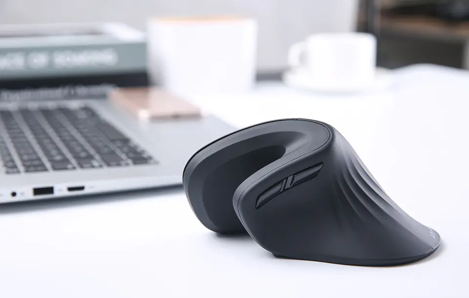 Bezprzewodowa mysz pionowa Dareu LM109 Magic Hand Bluetooth + 2.4G (czarna)