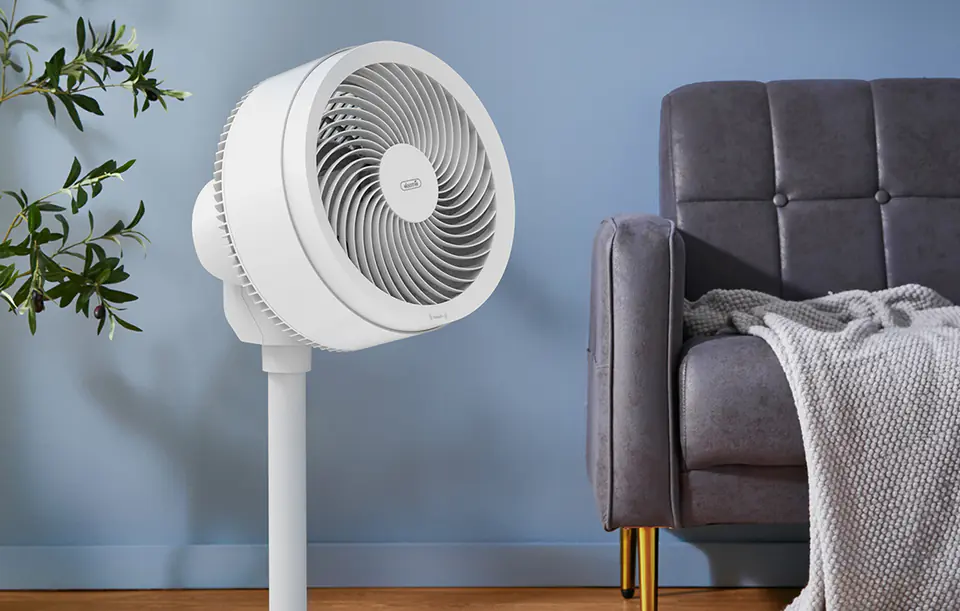 Height-adjustable fan controlled by Deerma Fan FD200 remote control