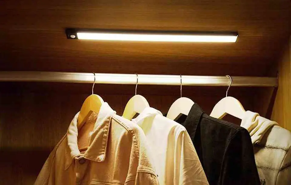 Lampka do szafy z czujnikiem ruchu Yeelight Closet Light 60cm (Czarna) 4000K