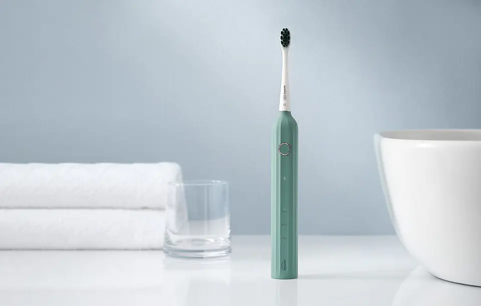 Sonic toothbrush with tip set and case Usmile Y1S (green)