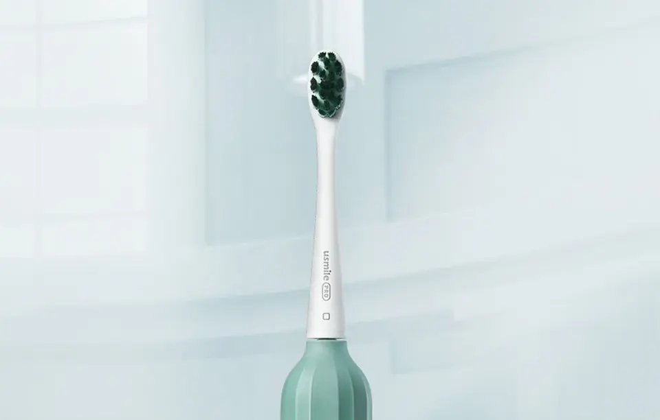 Sonic toothbrush with tip set and case Usmile Y1S (green)