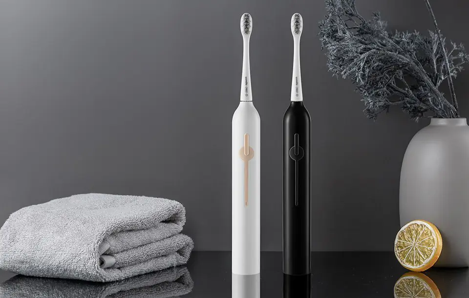 Sonic toothbrush with tip set Usmile P1 (black)