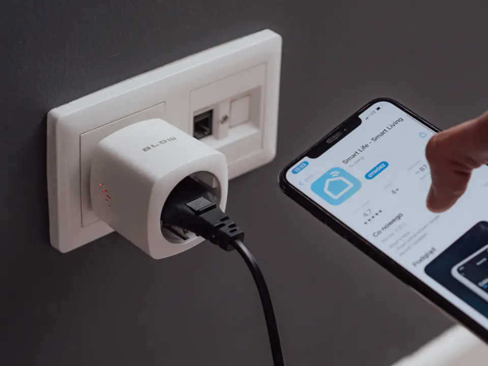Smart WiFi Controlled Outlet