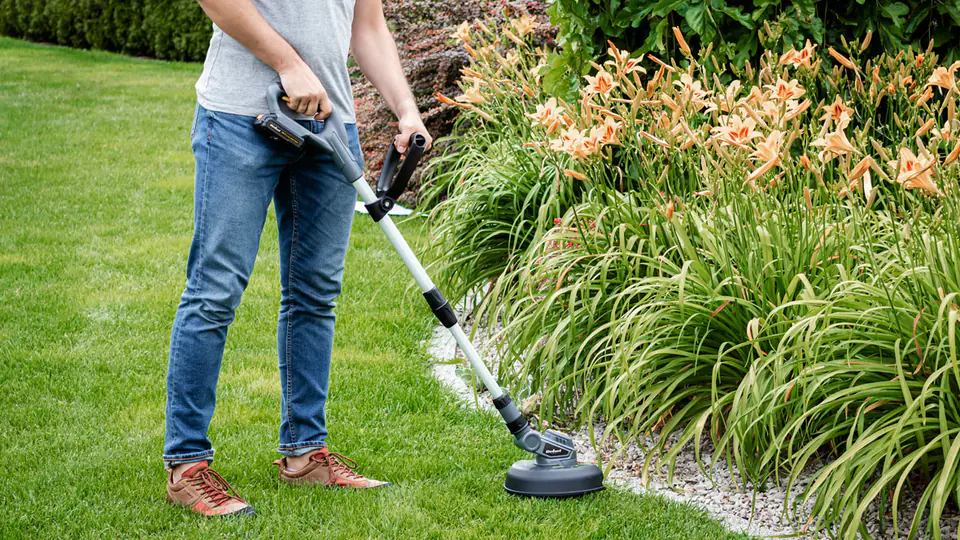 Cordless grass trimmer 20V