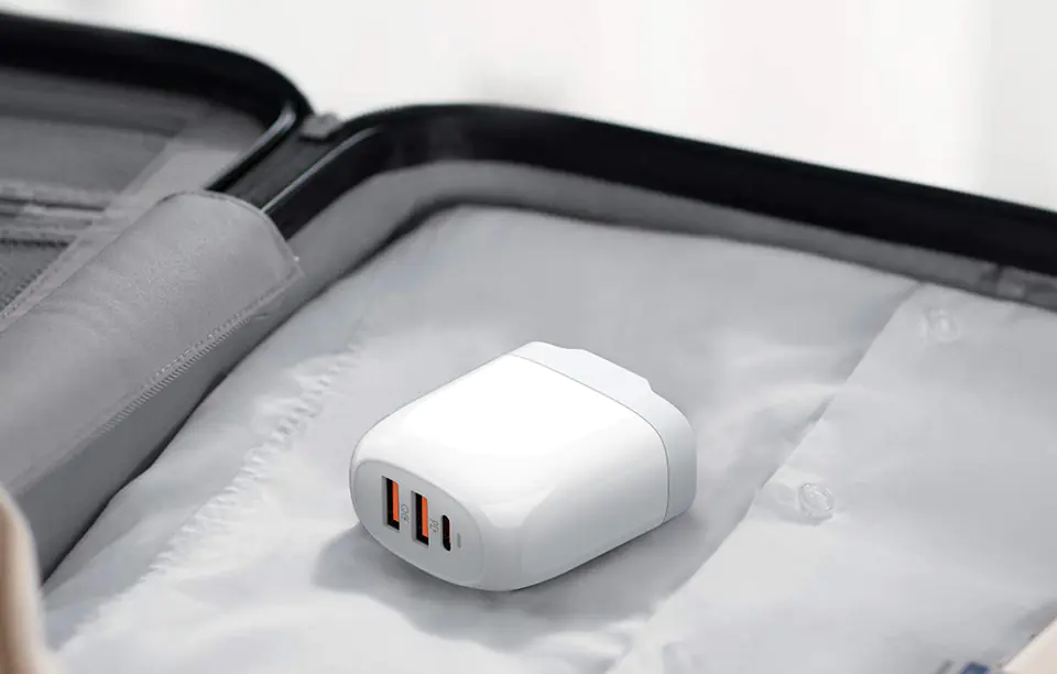 GaN LDNIO A3511Q wall charger, 2x USB + USB-C, 65W (white)