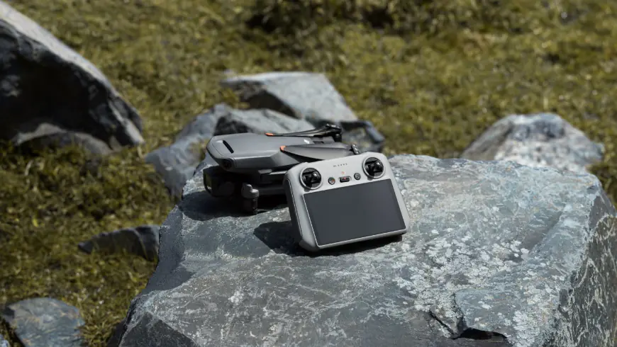 DJI Mavic 3 Classic Drone (DJI RC)