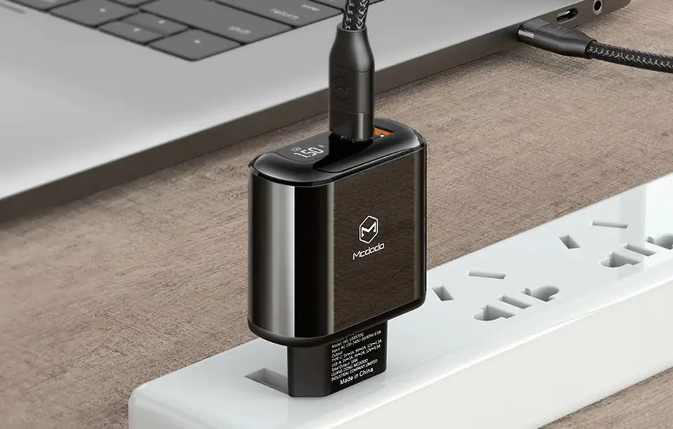 Ładowarka sieciowa Mcdodo CH-7170 PD 20W 2xUSB + USB-C (czarna)