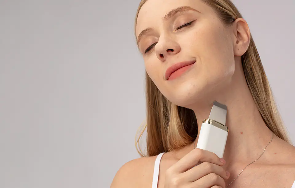 Cavitation peeling with ionization InFace CF-06F (white)