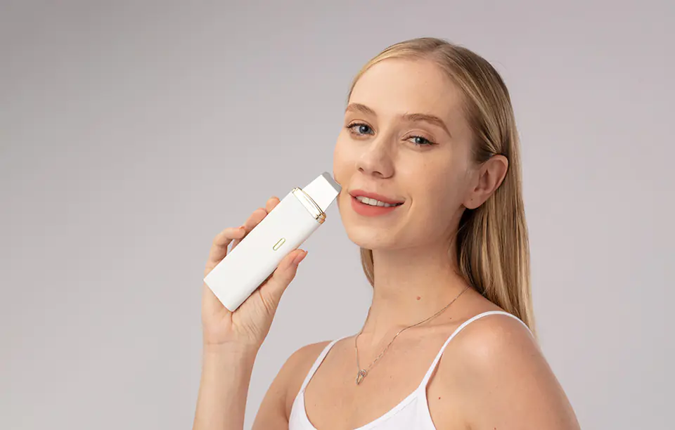 Cavitation peeling with ionization InFace CF-06F (white)