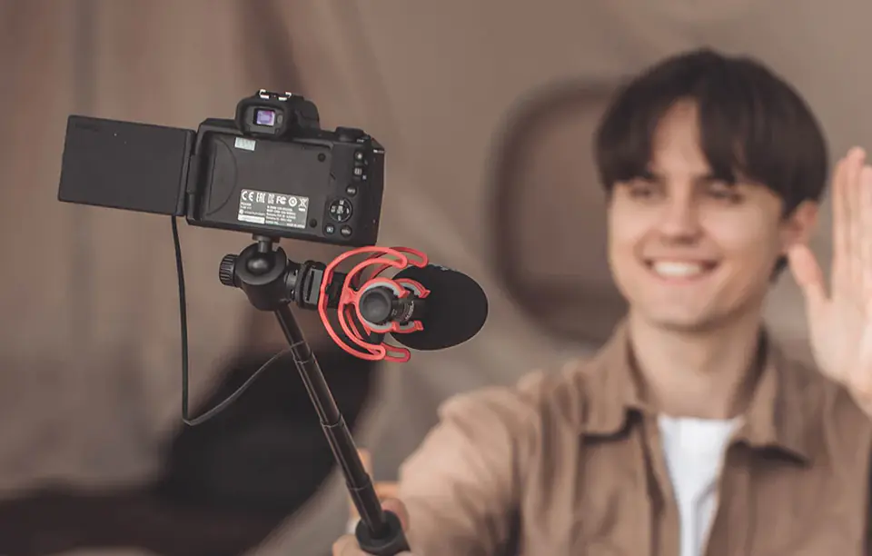 Selfie stick/statyw PGYTECH  z uchwytem na telefon, kamerę sportową  z gwintem 1/4, stopką i regulacją długości