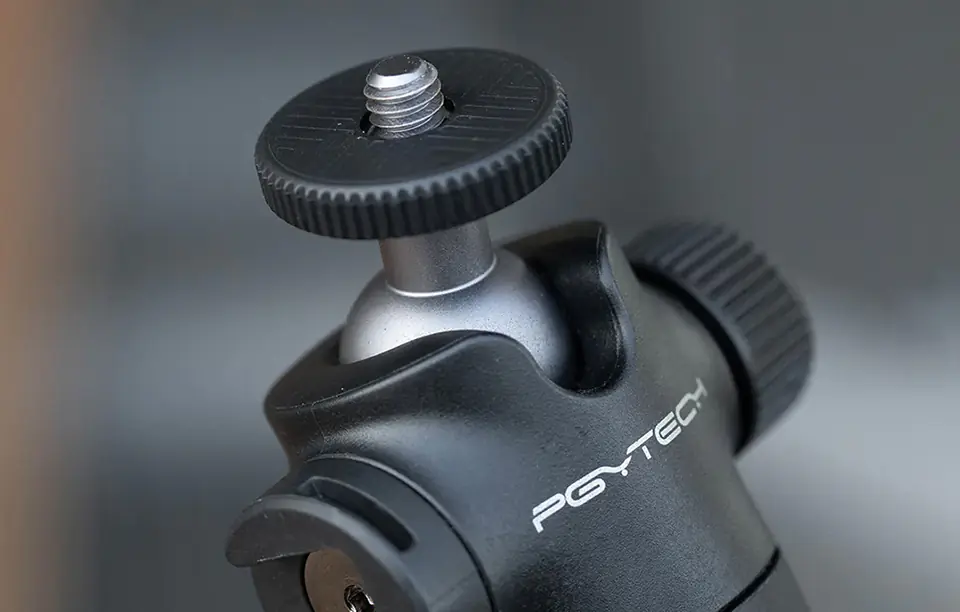Selfie stick/statyw PGYTECH  z uchwytem na telefon, kamerę sportową  z gwintem 1/4, stopką i regulacją długości