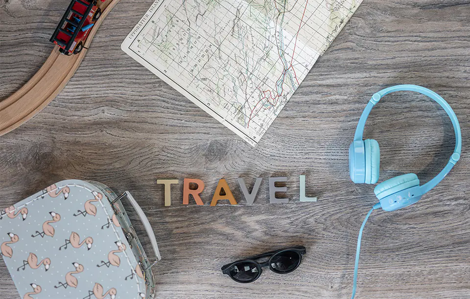 Słuchawki przewodowe dla dzieci BuddyPhones Travel (niebieskie)