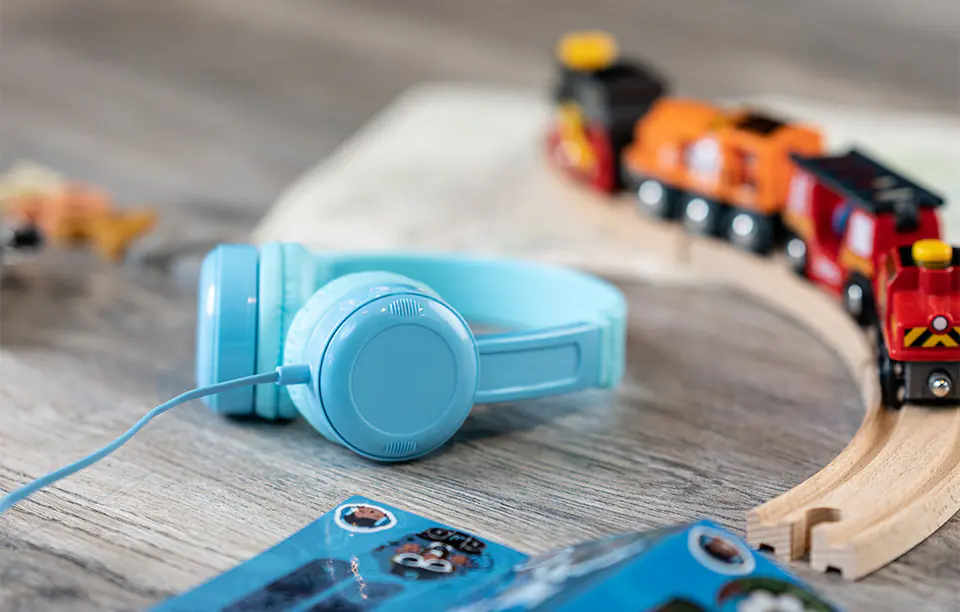 Słuchawki przewodowe dla dzieci BuddyPhones Travel (niebieskie)
