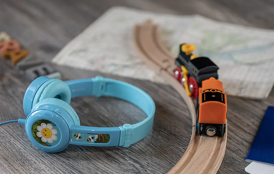 Słuchawki przewodowe dla dzieci BuddyPhones Travel (niebieskie)